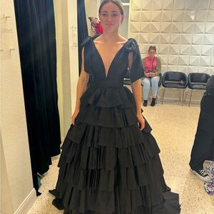 Sherri Hill size 0 Style 56035 in Black.